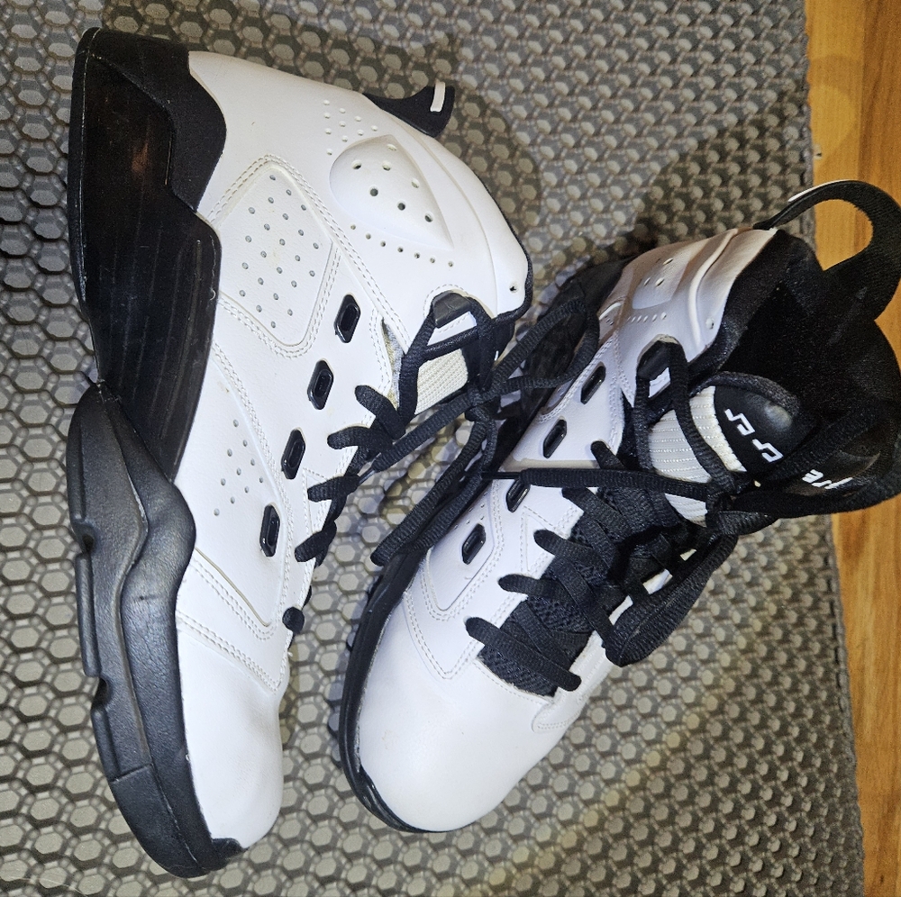 Like New Nike Air Jordan 6-17-23 Black & White with Music Note Tongue - Size 9.5